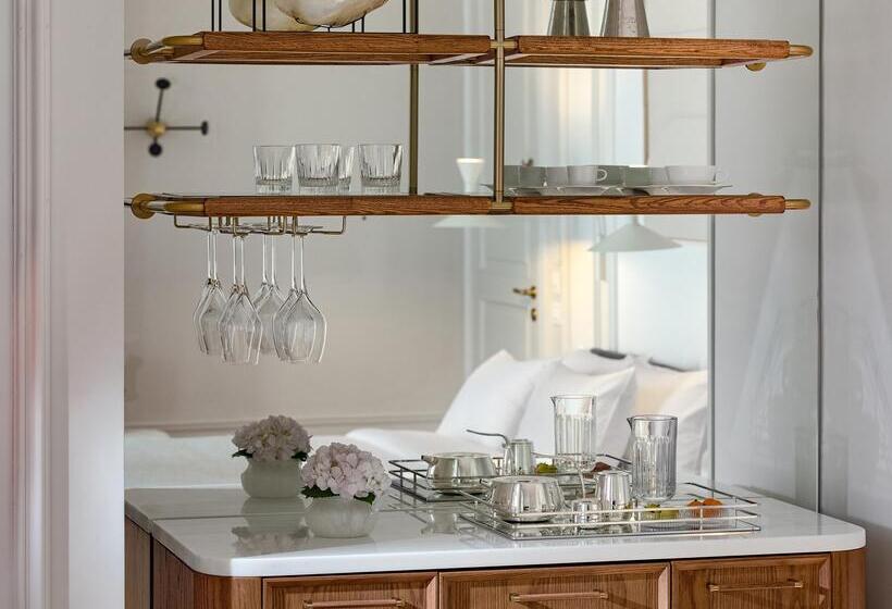 패밀리 아파트, The Dolli At Acropolis, A Hotel To Live