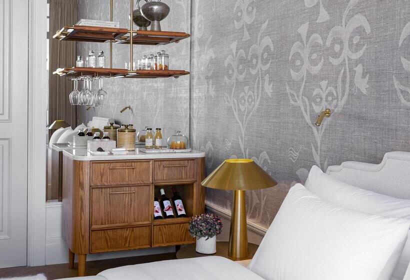 디럭스 룸, The Dolli At Acropolis, A Hotel To Live