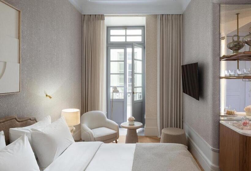 패밀리 아파트, The Dolli At Acropolis, A Hotel To Live