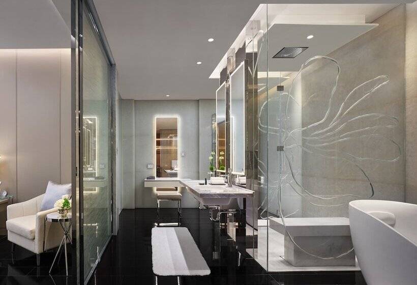 سوئیت با چشم‌انداز, J Hotel, Shanghai Tower   Above All Else, Overlooking The Bund