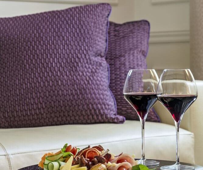 جناح ديلوكس, 3 Sixty Hotel & Suites