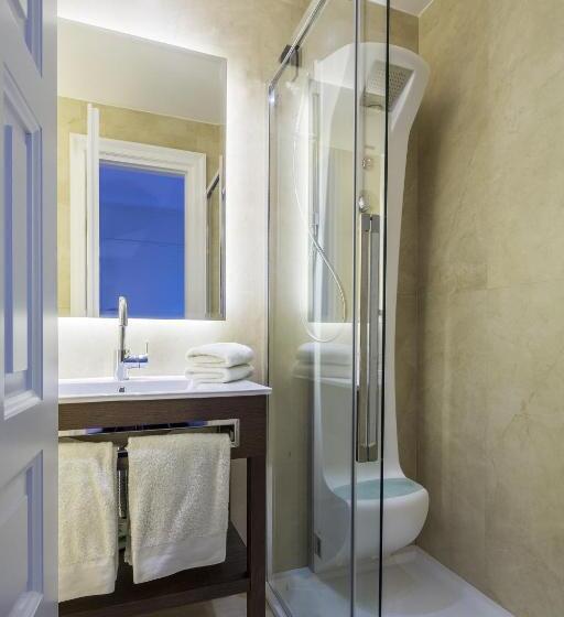 سوییت جونیور لوکس, 3 Sixty Hotel & Suites