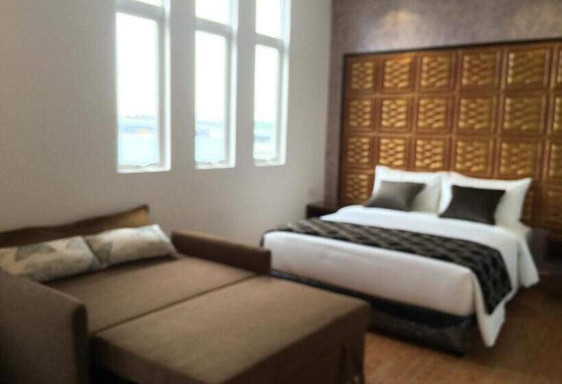 스위트, Belllo Hotel Jb Central