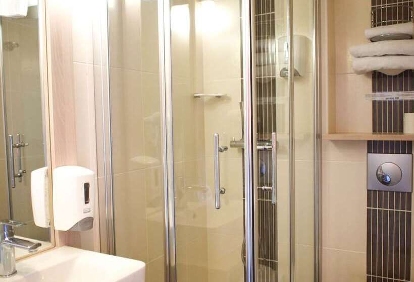 Номер Стандарт Трехместный, Hôtel Inn Design Resto Novo Alençon