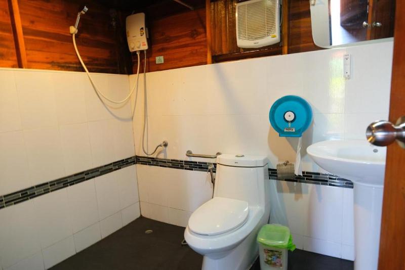 Бунгало Deluxe, The Cobble Beach Hotel  Phi Phi Island