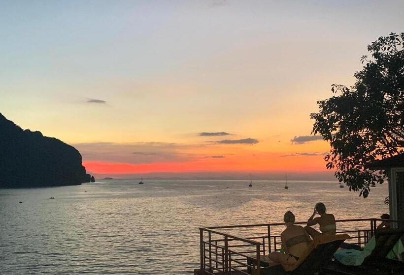 Бунгало Deluxe, The Cobble Beach Hotel  Phi Phi Island