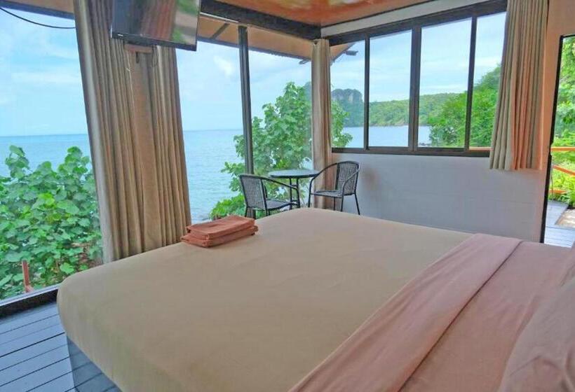 Бунгало Deluxe, The Cobble Beach Hotel  Phi Phi Island