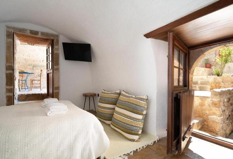 Полулюкс Вид на Сад, Menexes Suites Monemvasia