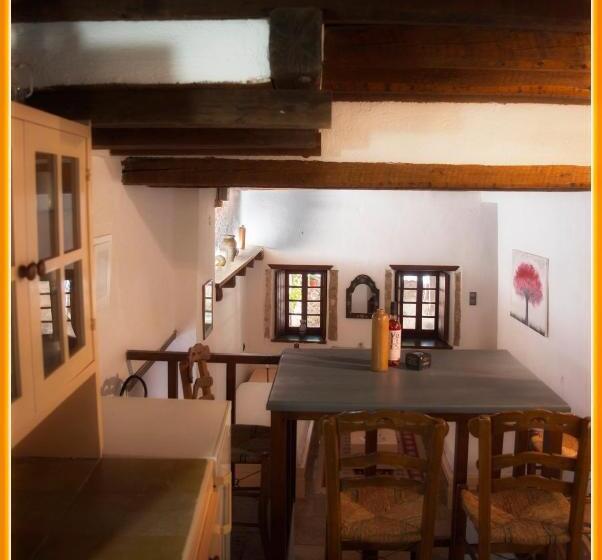 Люкс Вид на Сад, Menexes Suites Monemvasia