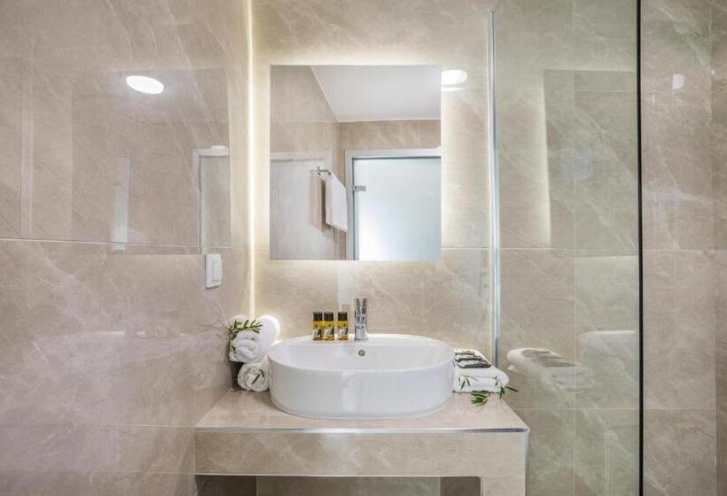 Трехместный Номер Стандарт Вид на Бассейн, Alexmare Hotel Fourka