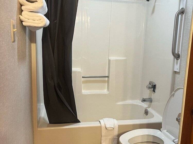 Номер Deluxe, Cedars Motel