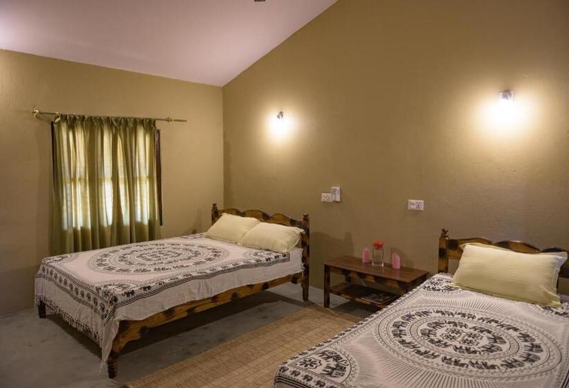 Quarto Estandar, Tharu Community Lodge