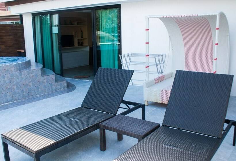 스위트 킹사이즈 침대, Phi Phi Nice Beach Hotel Hip