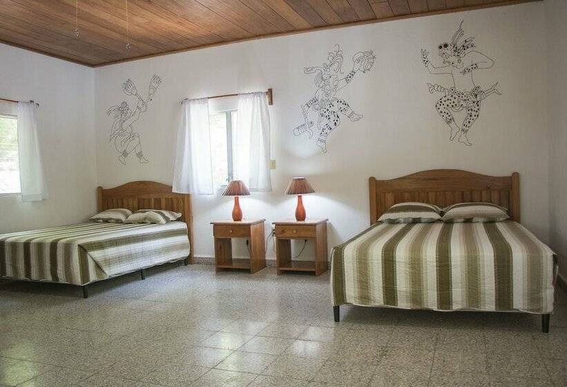 بانگلوی لوکس, Maya Zacpetén Jungle Lodge