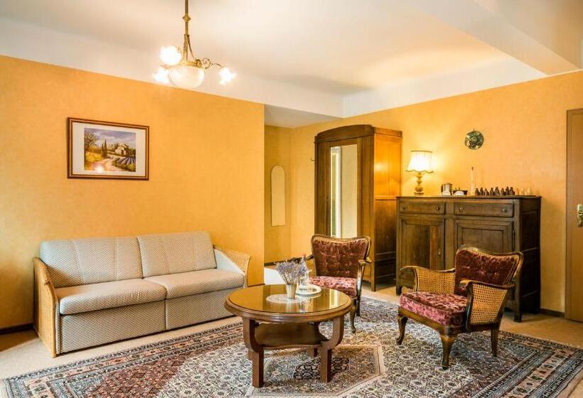 سوئیت با بالکن, Restaurant Le Cigalon