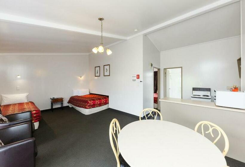 Семейные Апартаменты, Manfeild Park Motel