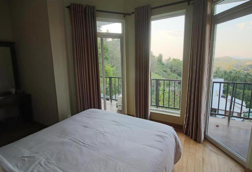 Junior suite with river view, Villa Arunalu Kandy