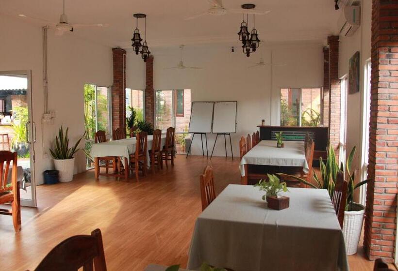 اتاق استاندارد, The Coconut House