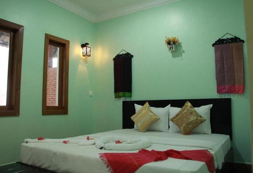 اتاق لوکس, The Coconut House