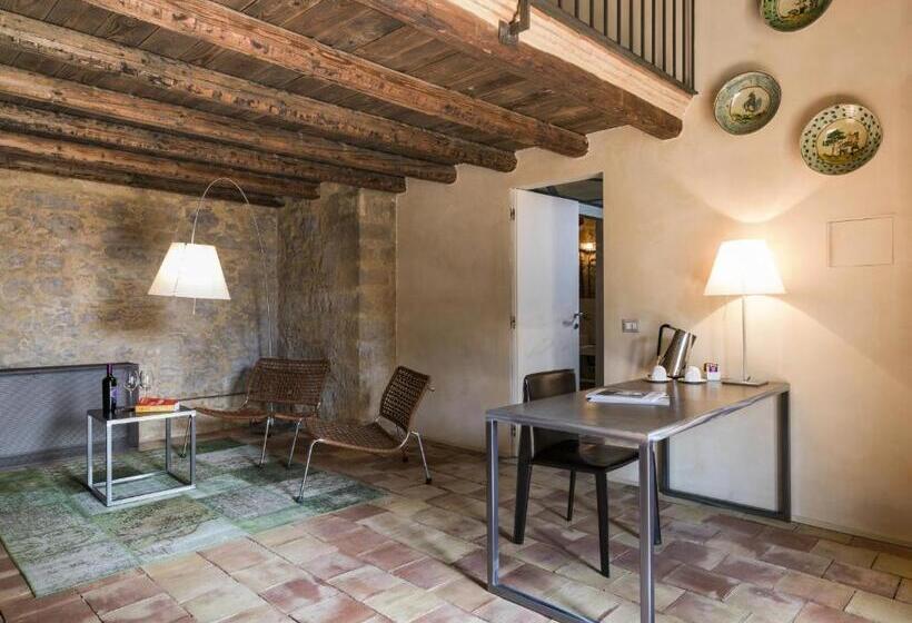 Полулюкс, Wine Relais Feudi Del Pisciotto