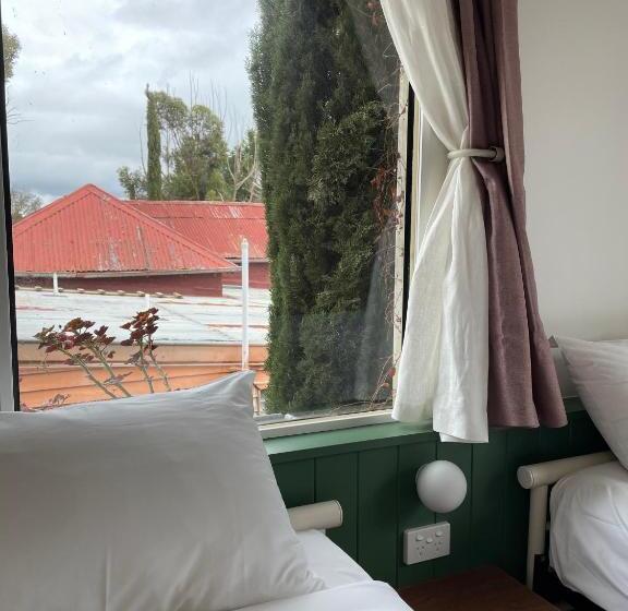 패밀리 룸, The Albion Motel Castlemaine