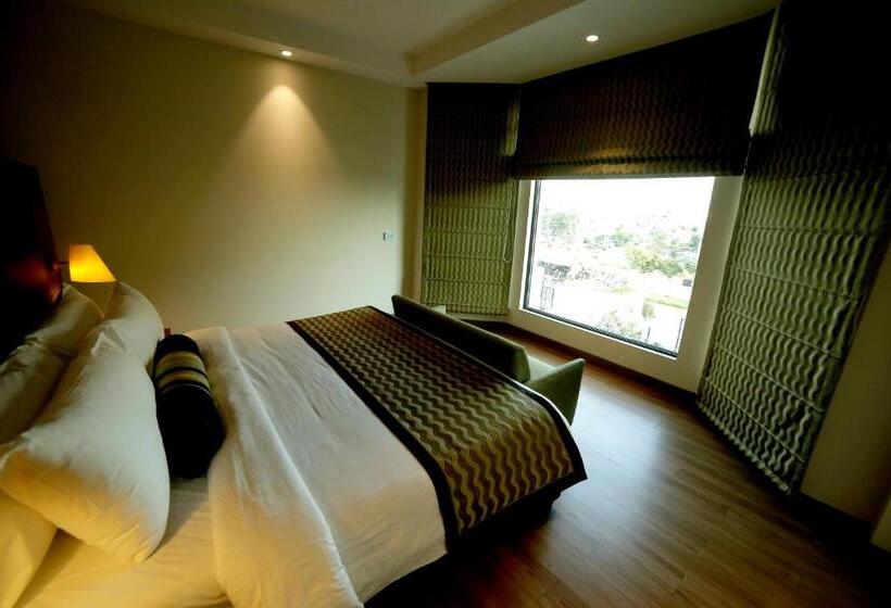 Номер Премиум, The Lalit Traveller Jaipur