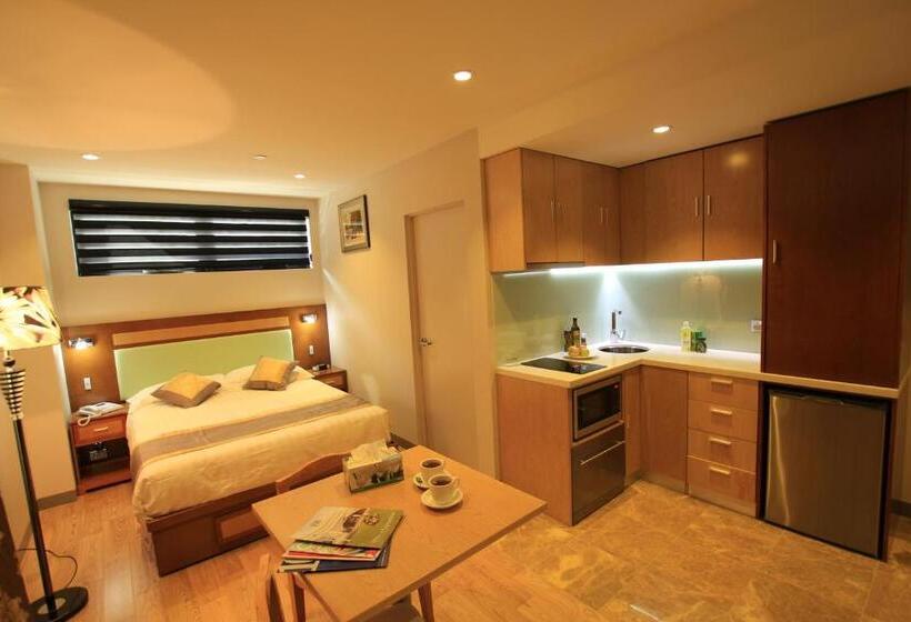 Escritório Estándar, Melrose Apartments