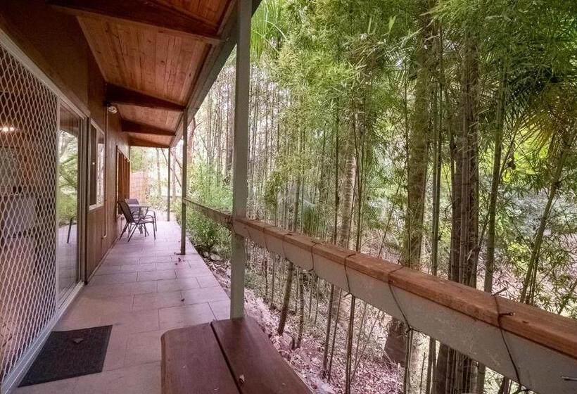 标准平房, Treetops Montville