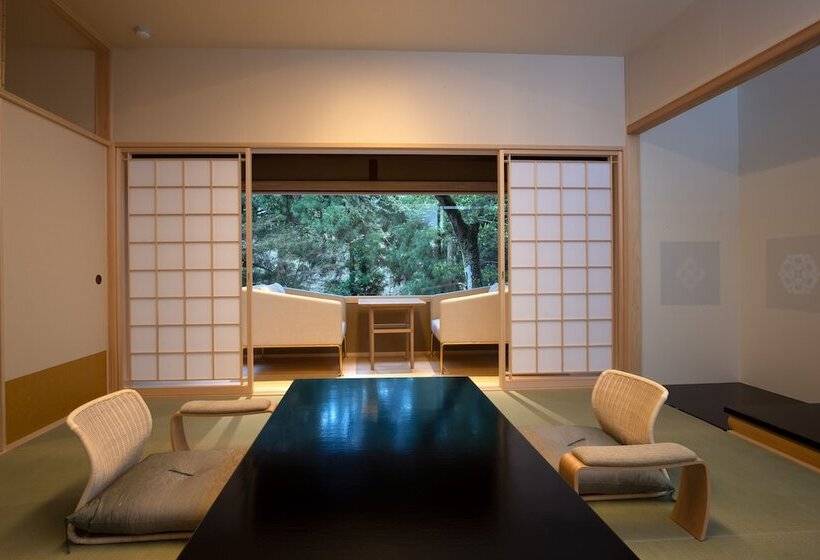 Номер Deluxe, Tsukihitei