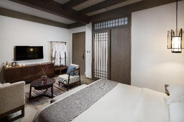 标准间带阳台, Blossom Hill Yuejingzhuang