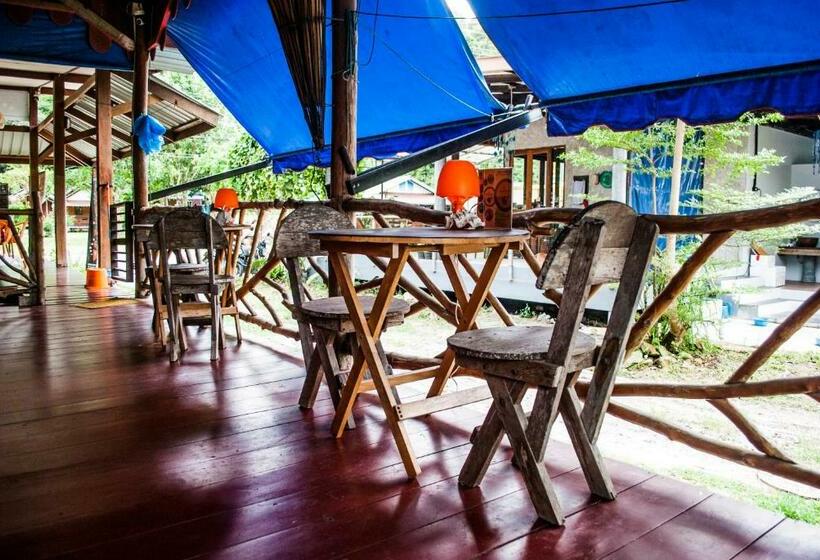 Четырехместный Номер Стандарт с Балконом, Bb Dorm Koh Kood
