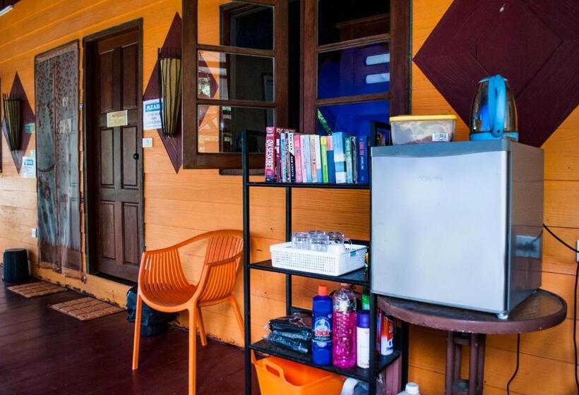 Четырехместный Номер Стандарт с Балконом, Bb Dorm Koh Kood