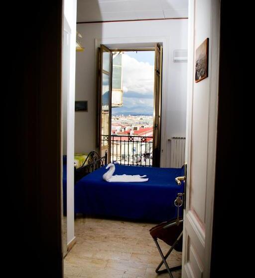 اتاق لوکس با بالکن, I Sorrisi Di Napoli