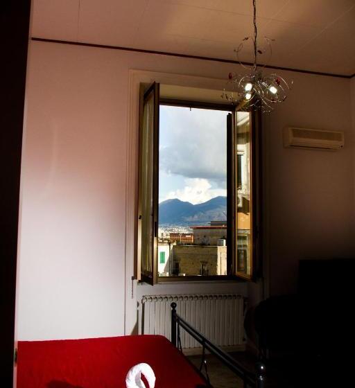 اتاق استاندارد سه نفره, I Sorrisi Di Napoli