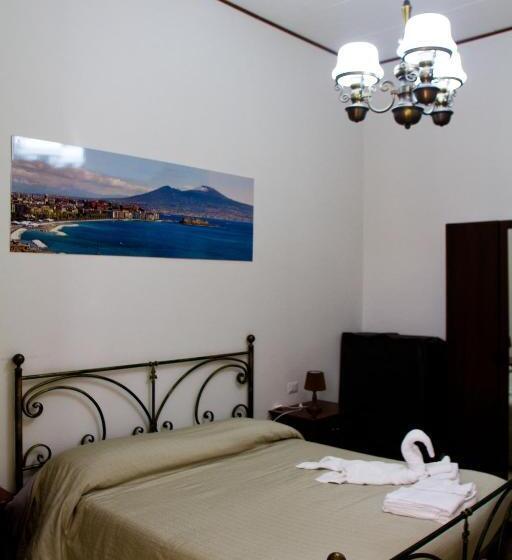 اتاق لوکس, I Sorrisi Di Napoli
