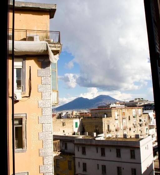 اتاق استاندارد سه نفره, I Sorrisi Di Napoli