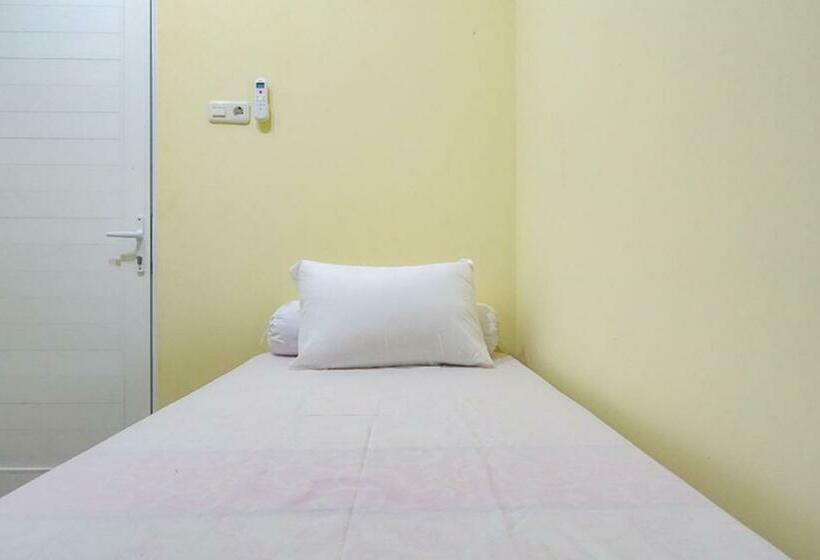 Номер Стандарт Индивидуальный, Koolkost Syariah Near Sunter Mall   Minimum Stay 6 Nights