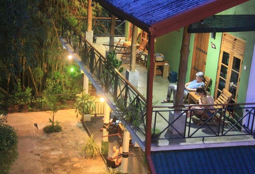 اتاق سوپریور, Nature House