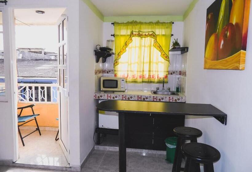 آپارتمان 2 خوابه, Hostel Stingray