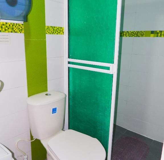 اتاق استاندارد با سرویس بهداشتی مشترک, Hostel Stingray