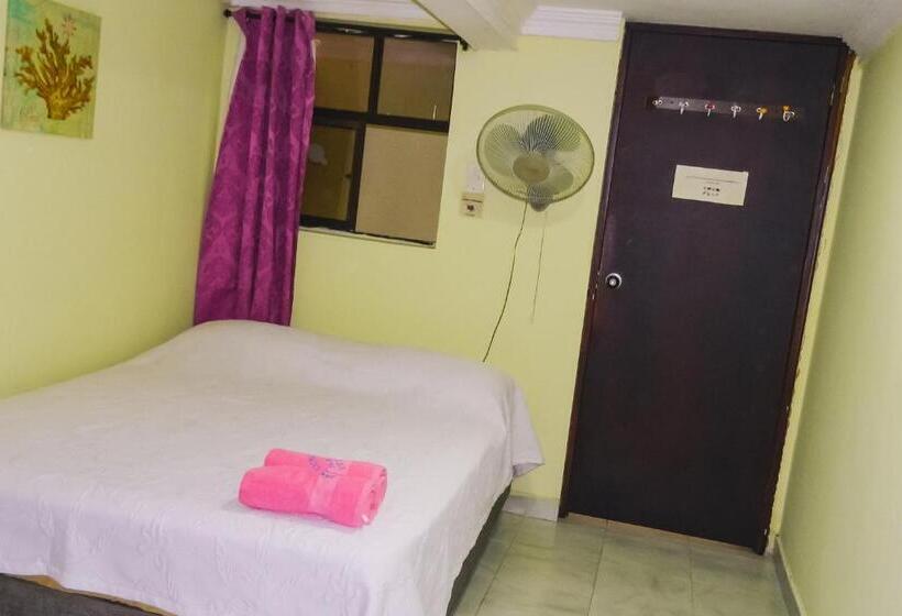 اتاق استاندارد با سرویس بهداشتی مشترک, Hostel Stingray