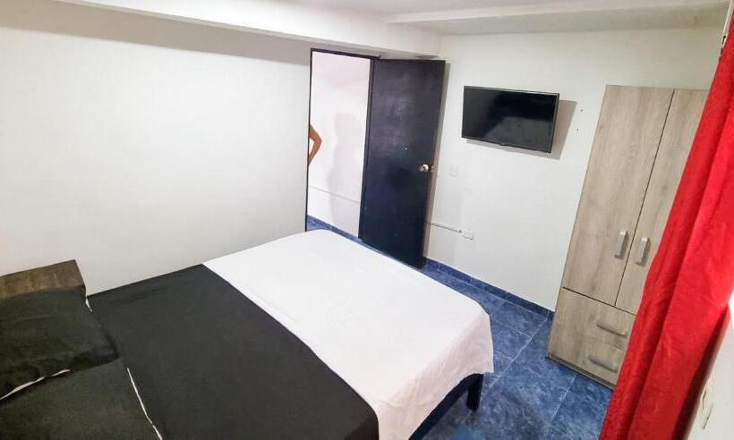 استودیوی استاندارد, Hostel Stingray