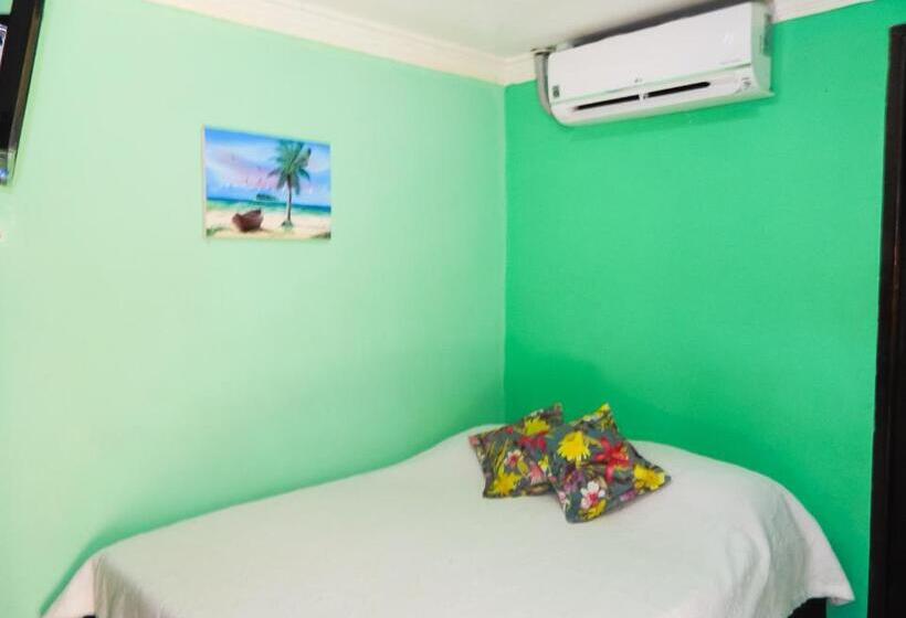 经济房, Hostel Stingray