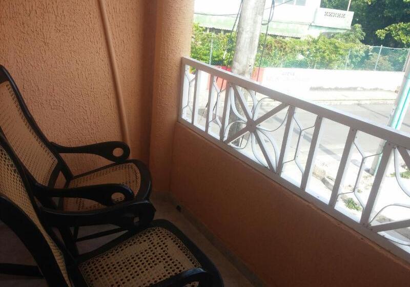 经济型三人房间, Hostel Stingray
