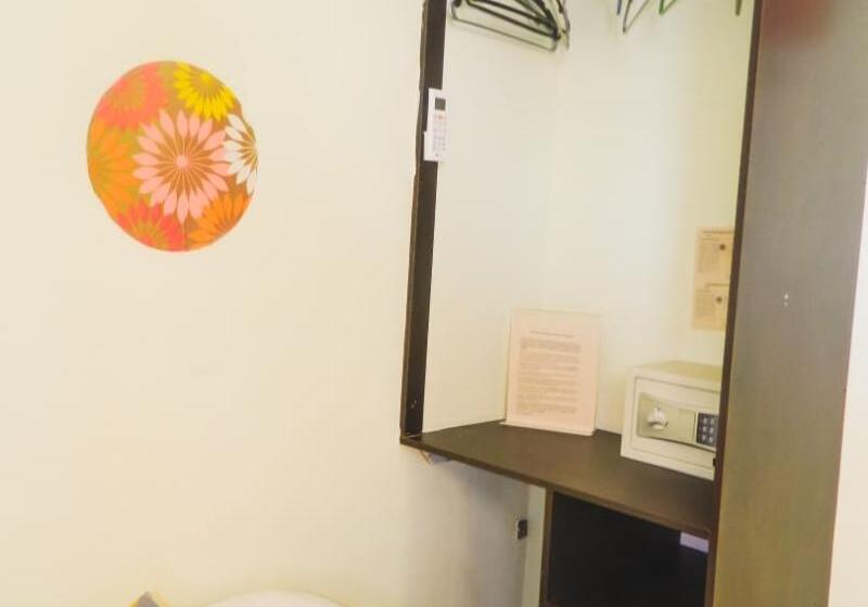 اتاق اکونومی, Hostel Stingray