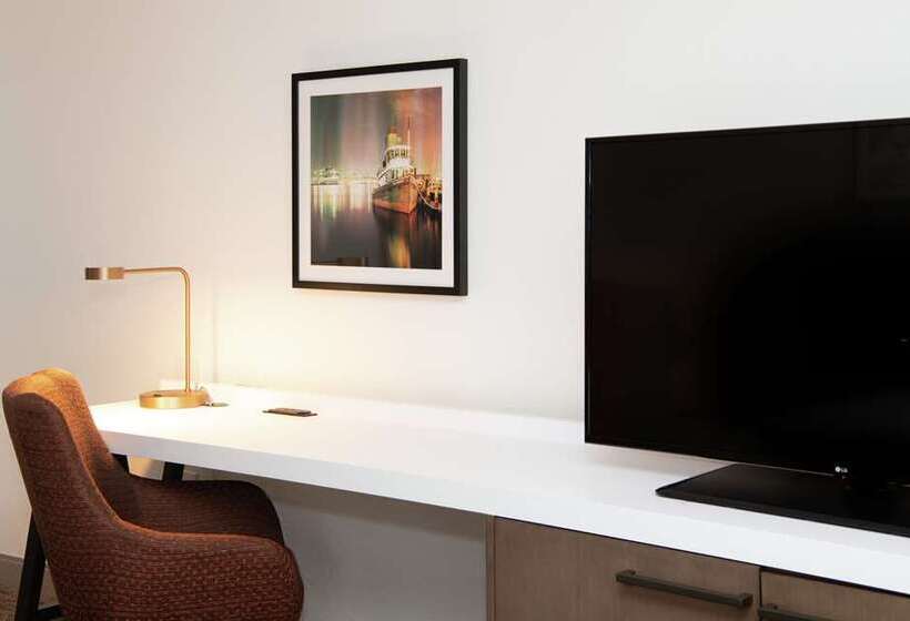 Standard Værelse King Size Seng, Londonhouse Chicago Curio Collection By Hilton