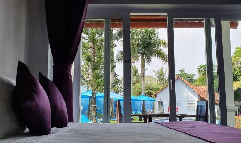 خانه یا کلبه ی ییلاقی با نمای استخر, Terrace Resort