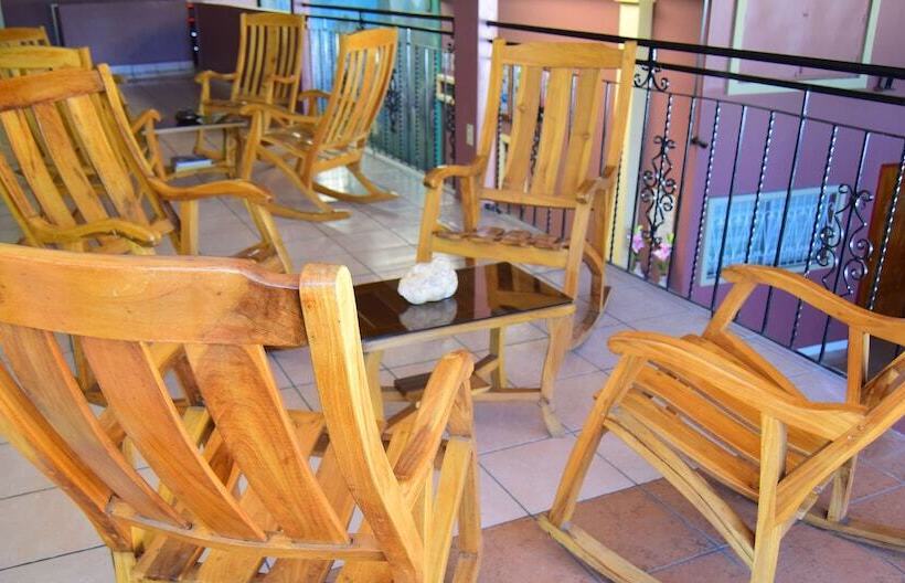 سوییت, Xolotlán   Hostel