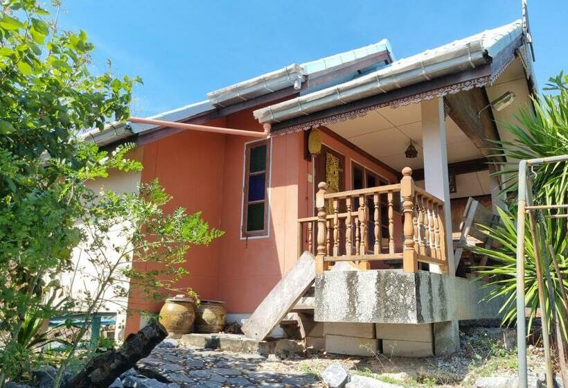 غرفة قياسية رباعية مطلة على البحر, Hello Sichang Bungalow
