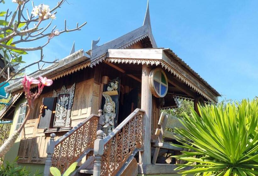 Номер Deluxe Вид на Море с Балконом, Hello Sichang Bungalow